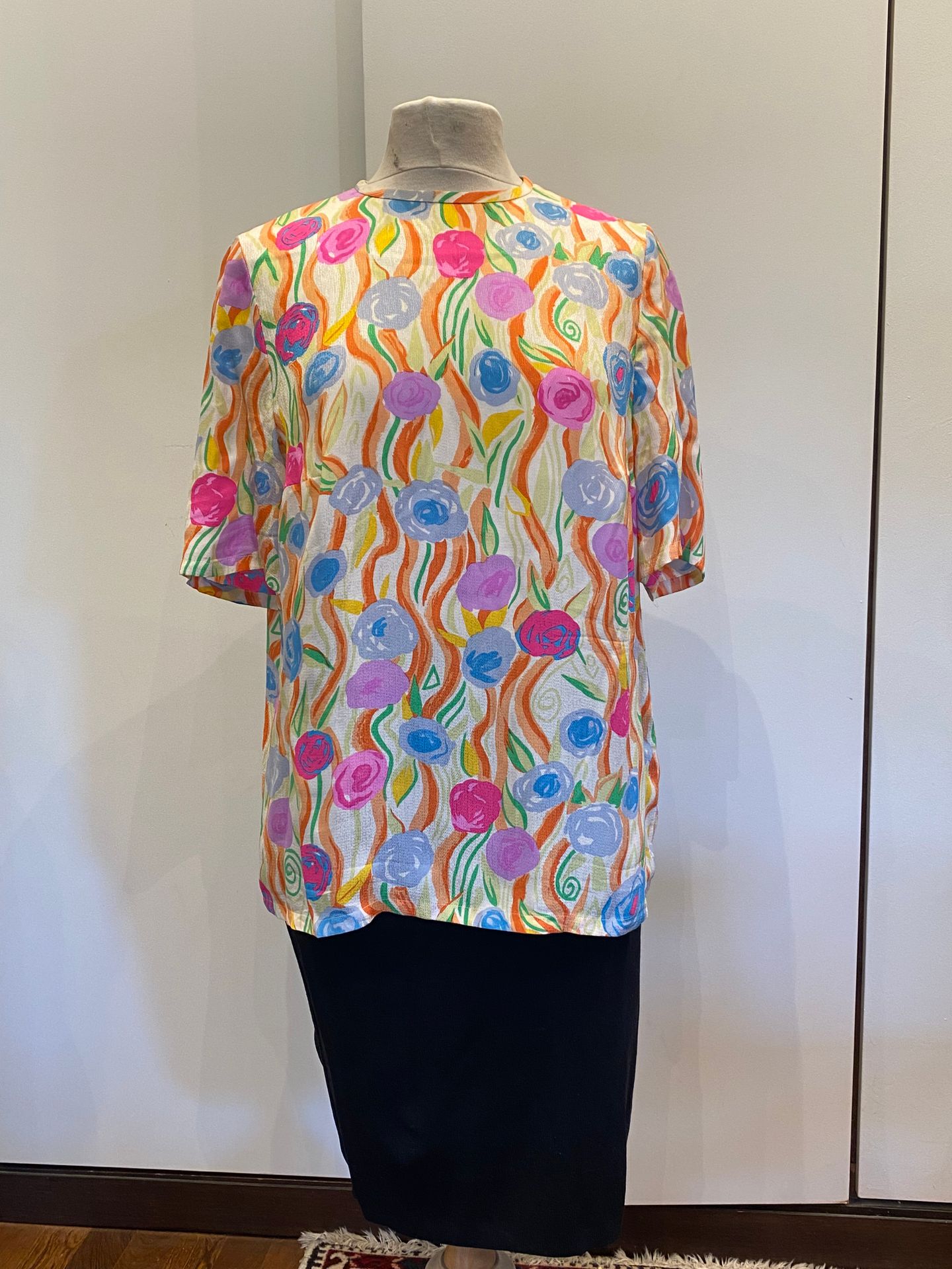 Null LOUIS FERAUD, blouse en soie imprimée multicolore, taille 44