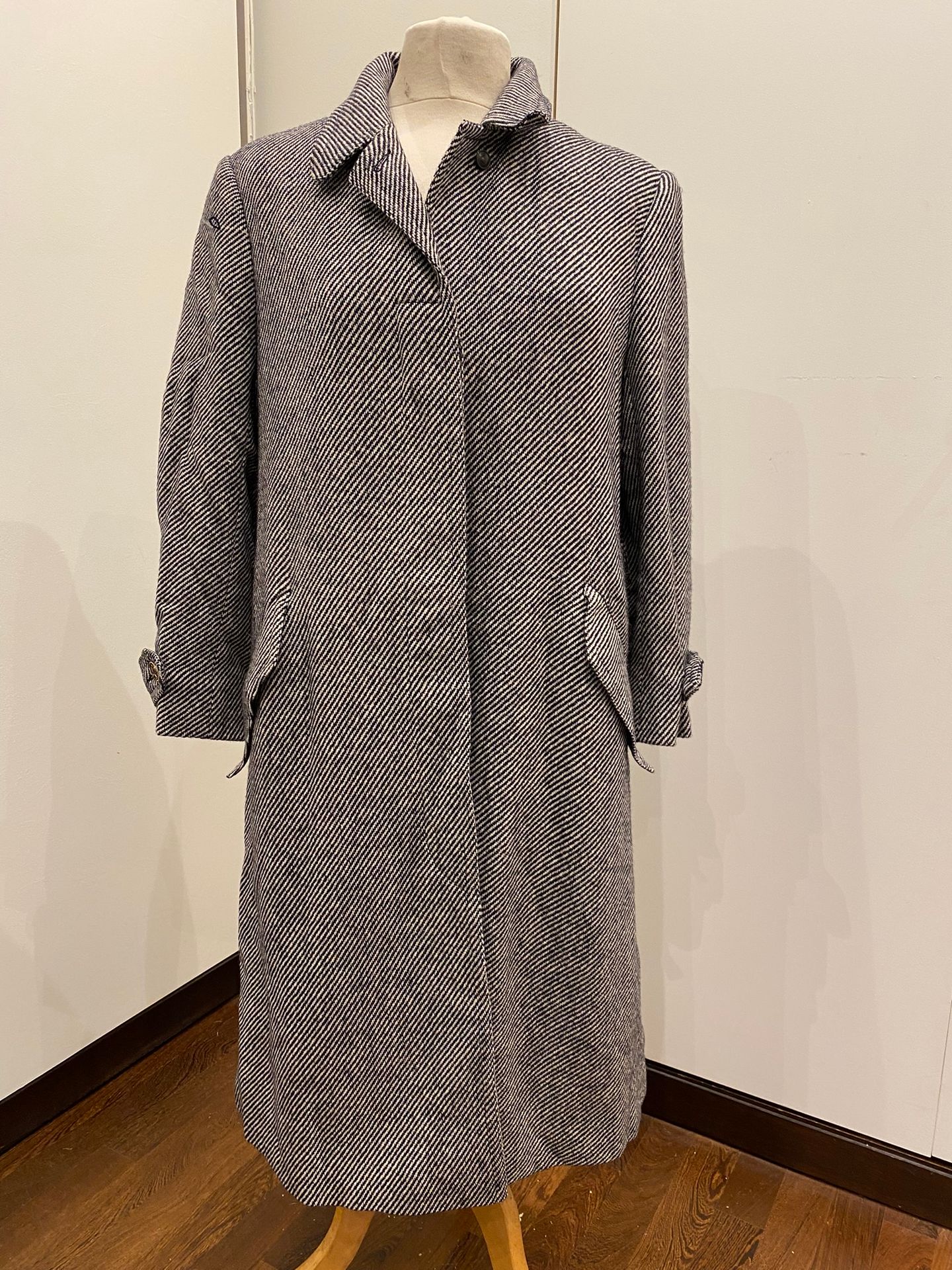 Null HERMES

Woman's coat in wool 

Size 42