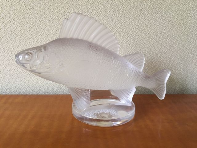 Null LALIQUE France. Sujet poisson en cristal. Long. 16 cm.
(Ce modèle fût créé &hellip;