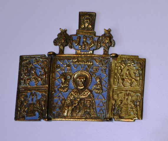 Null Icone de voyage en bronze, triptyque émaillé bleu. Manques. Saint Nicolas l&hellip;