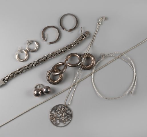 Null Lot en argent 925 °/°° comprenant créoles, bracelets, pendentifs et collier&hellip;