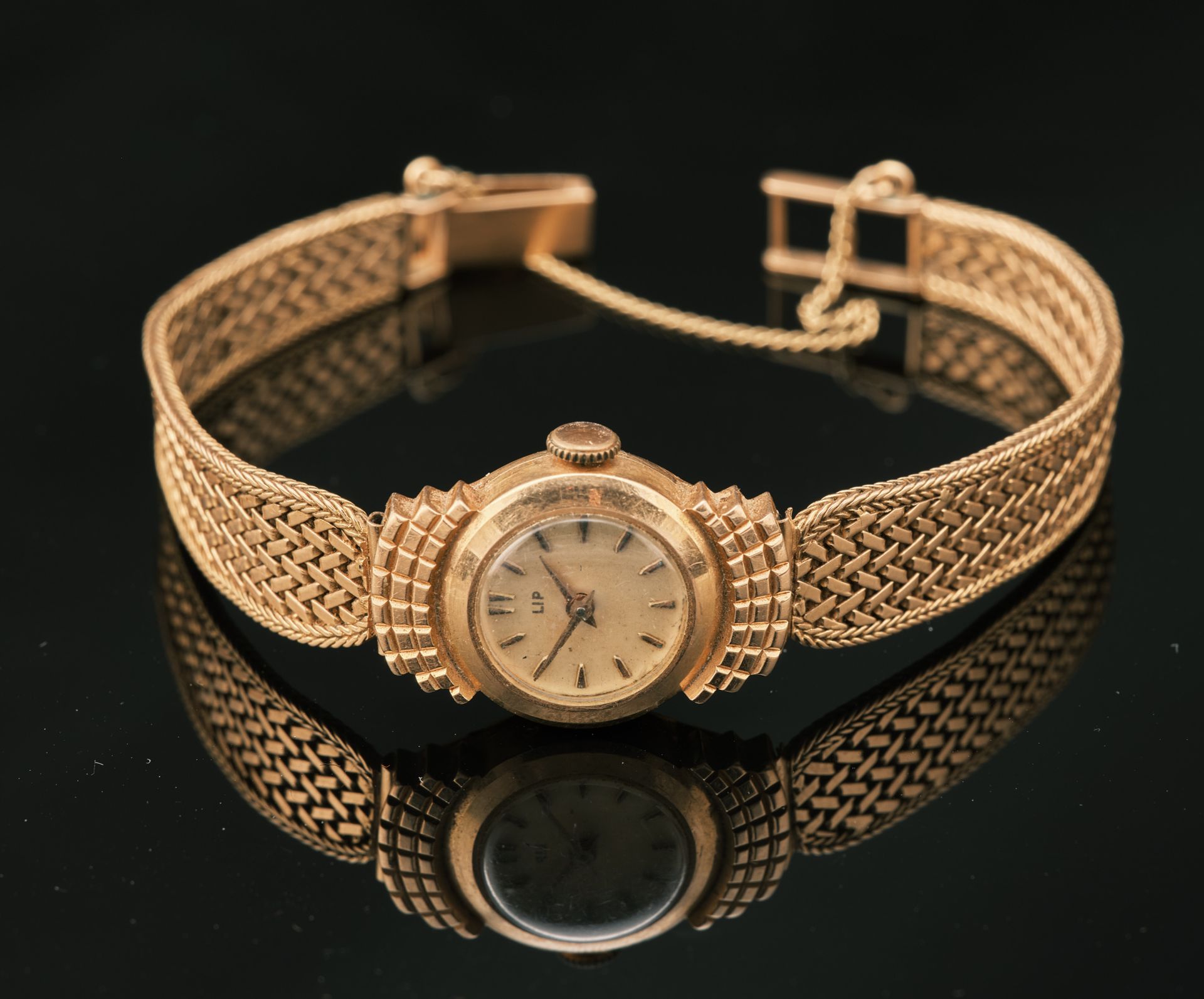 Null LIP

Lady's watch in yellow gold 18K 750 thousandths with mechanical moveme&hellip;