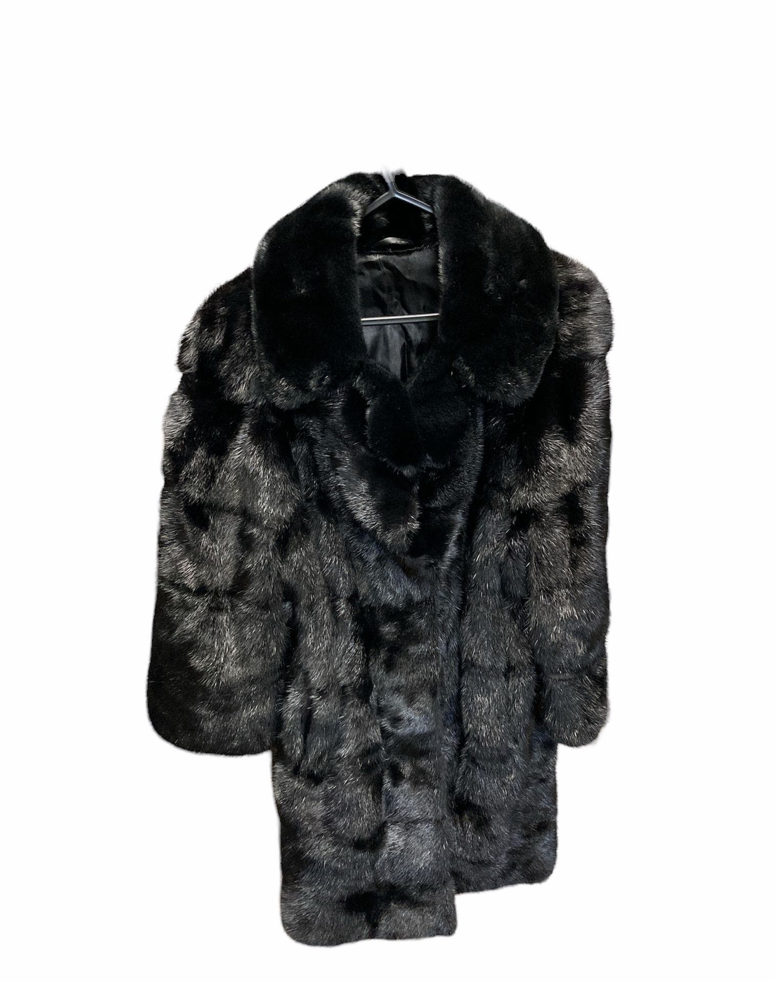 Null SAGA FURS
Mid-length jacket in black mink
Size 38.
Worn.