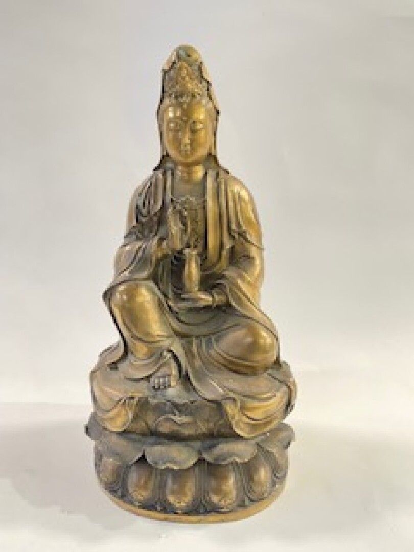 Le Boddhisattva Kwanyin assis en posture de délassement Lalita Asana , sur une b&hellip;
