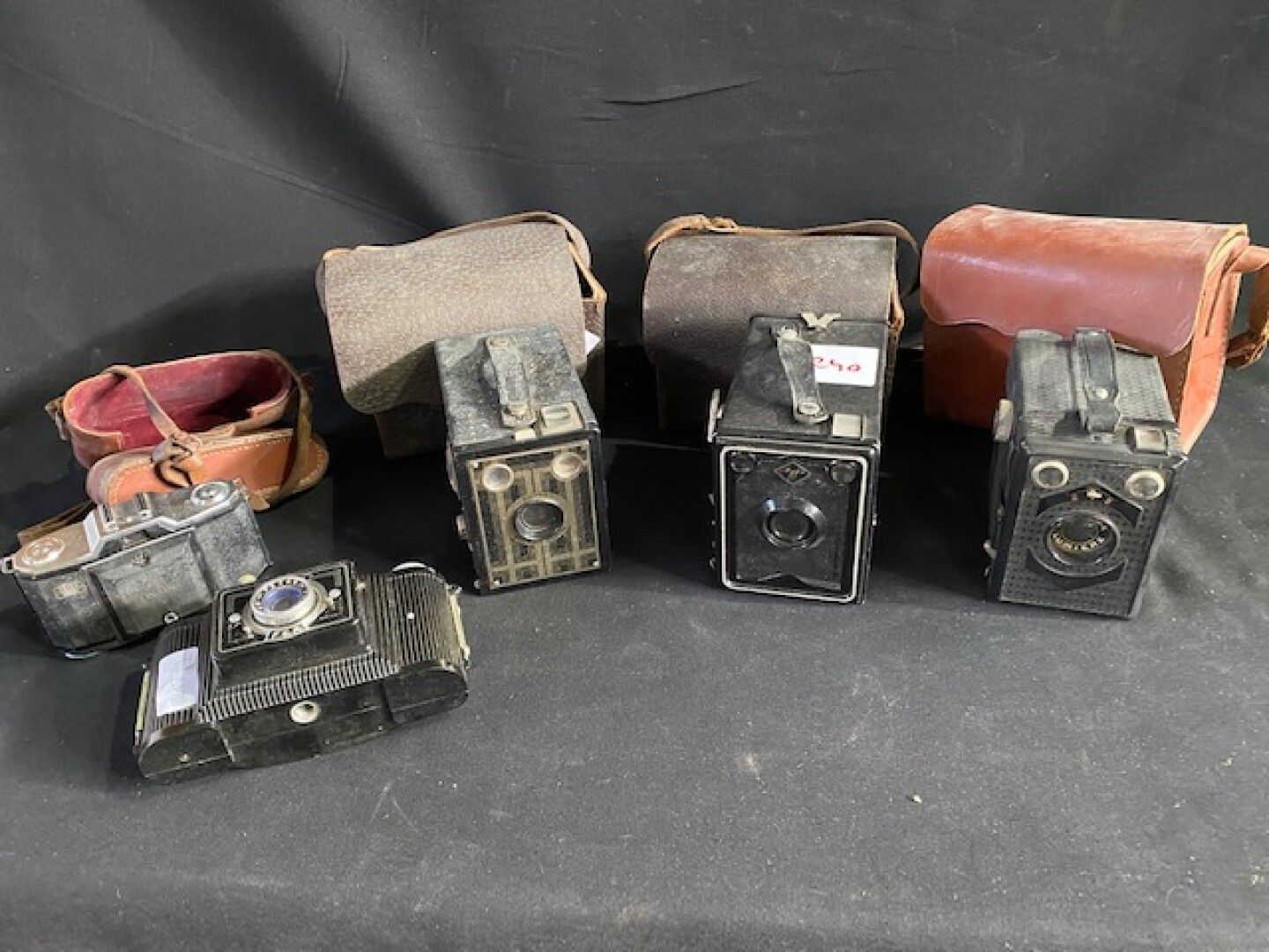 Null Ensemble de cinq appareils photographiques divers (Agfa, Kodak, Zeiss Ikon,&hellip;