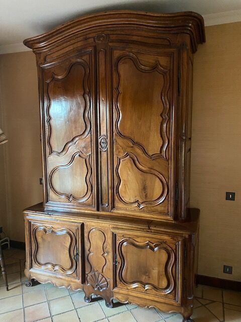 Null Buffet two bodies in walnut molded carved with shells and rosettes
It opens&hellip;