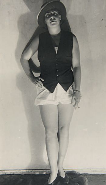 RIEBINE (photographe russe), vers 1925 
Jeune femme soviétique moderne, vers 192&hellip;