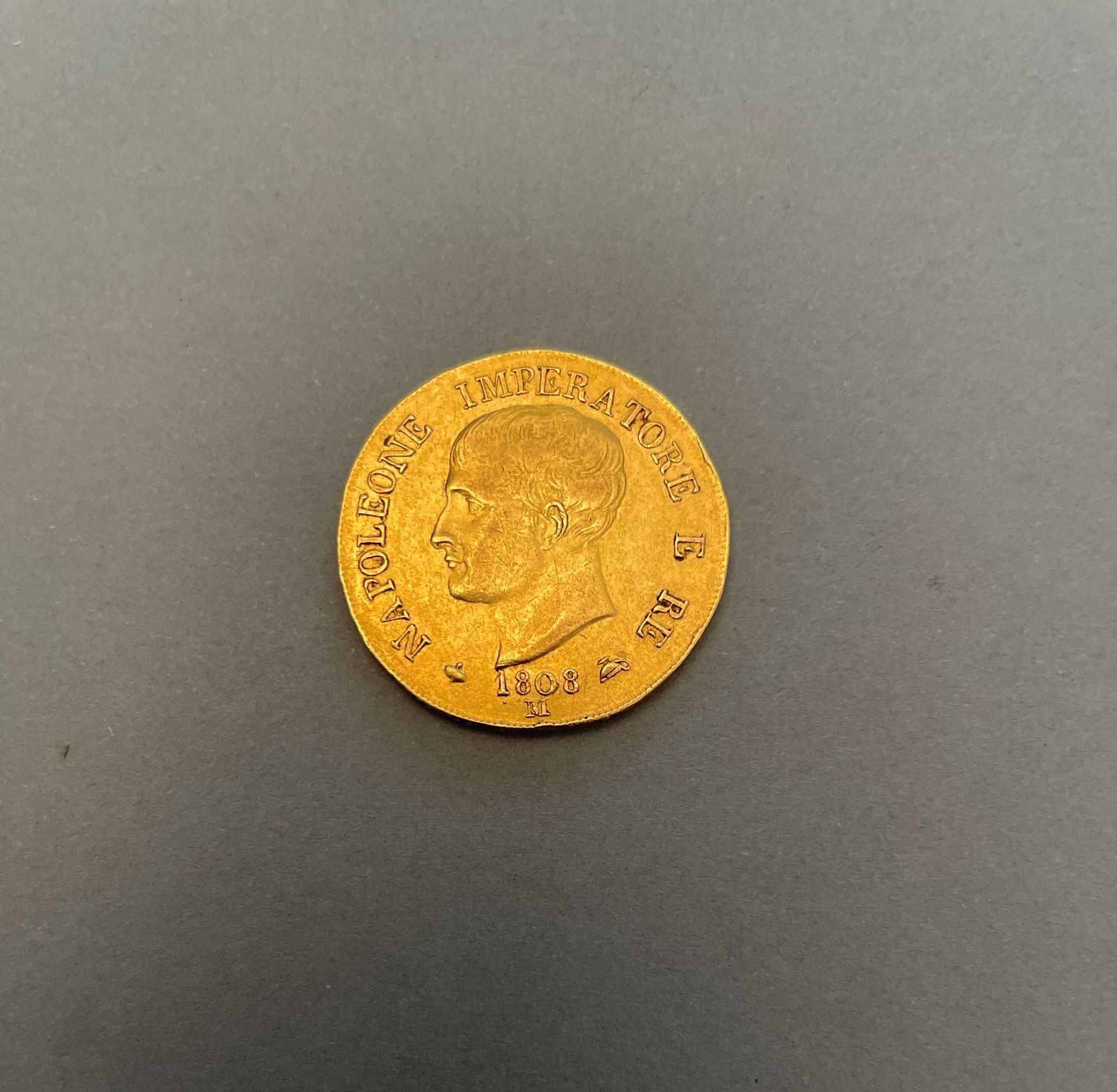 Null REINO DE ITALIA

Moneda de 40 liras en oro, Napoleone Imperatore e Re. 1808&hellip;