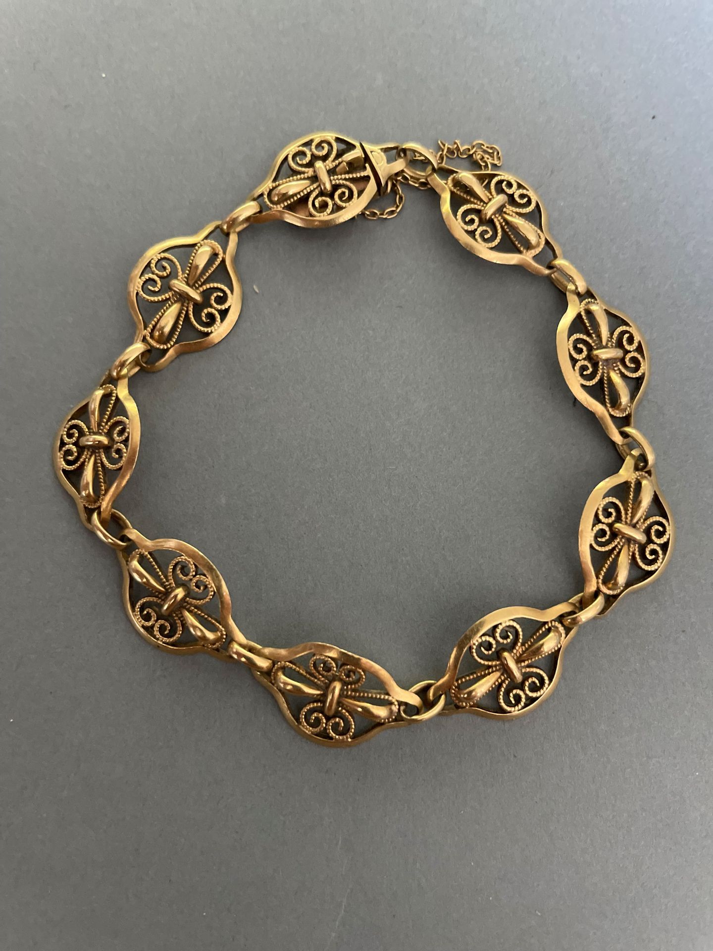 Null Yellow gold filigree chain bracelet.

Weight : 14,9 g.