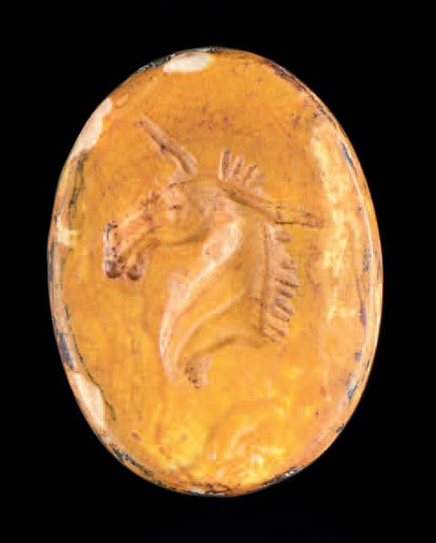 Null 扁椭圆形凹版雕刻，左侧为骡子头。黄碧玉。罗马艺术，2世纪。
1.2 x 1.6厘米