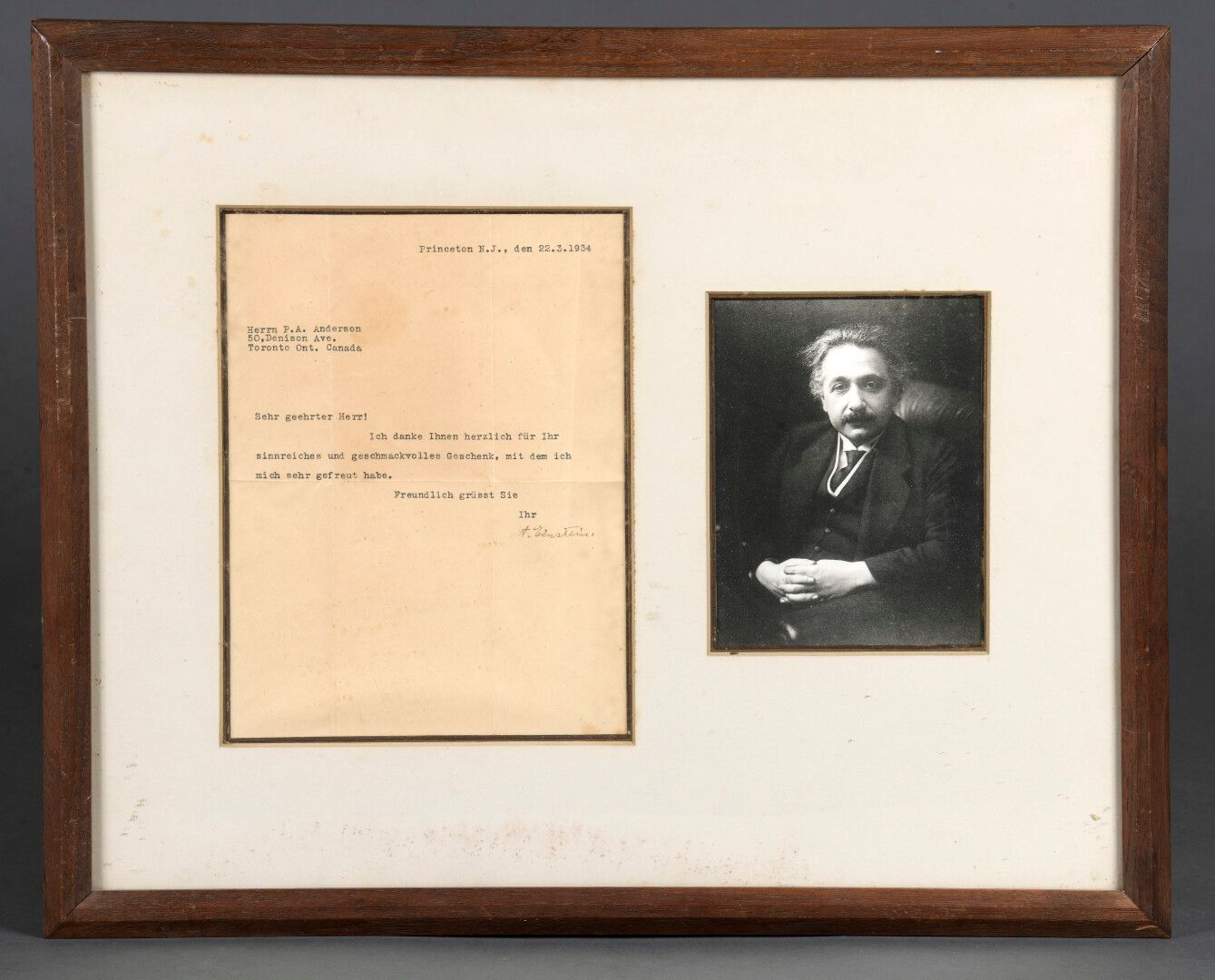 Null 爱因斯坦-阿尔伯特[1879年，乌尔姆-1955年，普林斯顿]，德国物理学家。

署名为 "A. "的信的排版。爱因斯坦"，收件人是多伦多的P.A. &hellip;