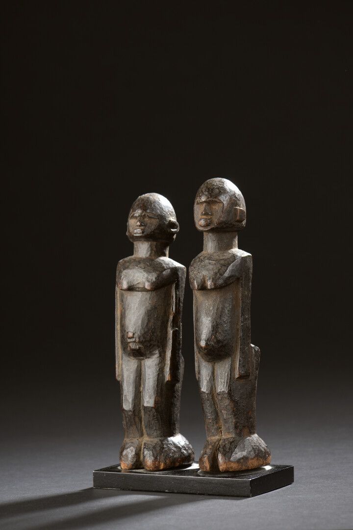 Null Couple of Lobi statuettes, Burkina Faso


Wood with a shiny brown patina, g&hellip;