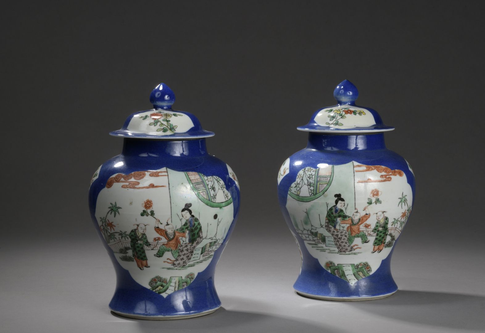 Null CHINE - Fin XIXe siècle

Paire de petites potiches couvertes de forme

balu&hellip;