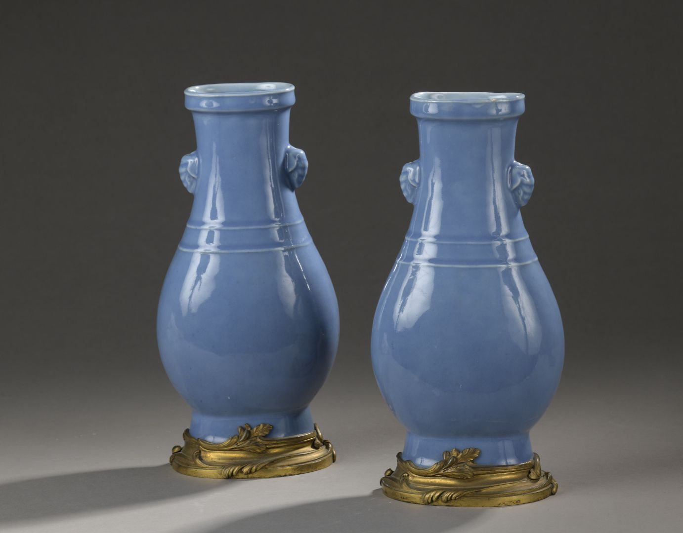 Null CHINE - XIXe siècle

Paire de vases à panse basse aplati en porcelaine

éma&hellip;