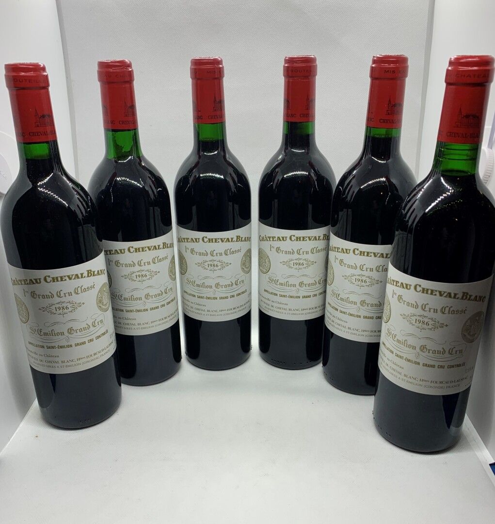 Null 12 bouteilles de Château CHEVAL BLANC 1er Grand Cru Classé, Saint-Emilion G&hellip;