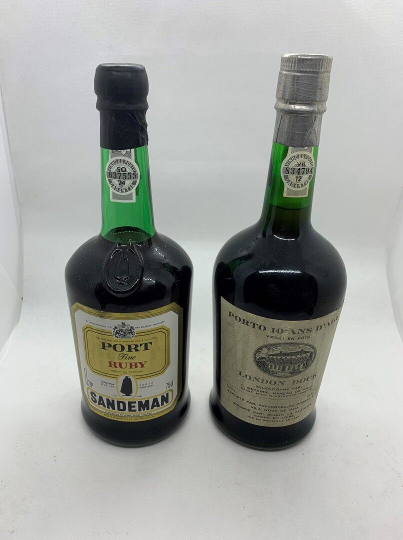 Null 2 bouteilles dont 1 de Porto 10 ans d'âge LONDON DOCK, 1 de Porto Ruby de S&hellip;