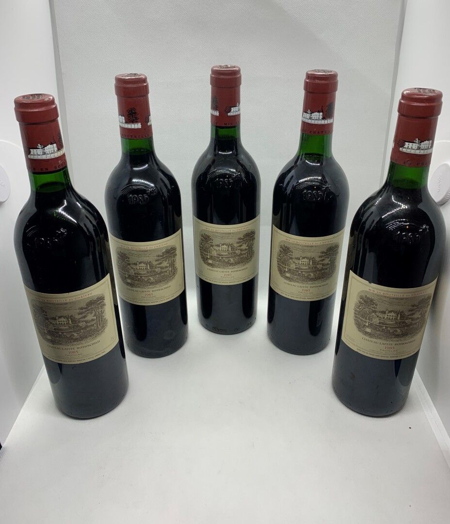 Null 5 bouteilles de Château LAFITE ROTHSCHILD Pauillac 1985, 1 base goulot, éti&hellip;