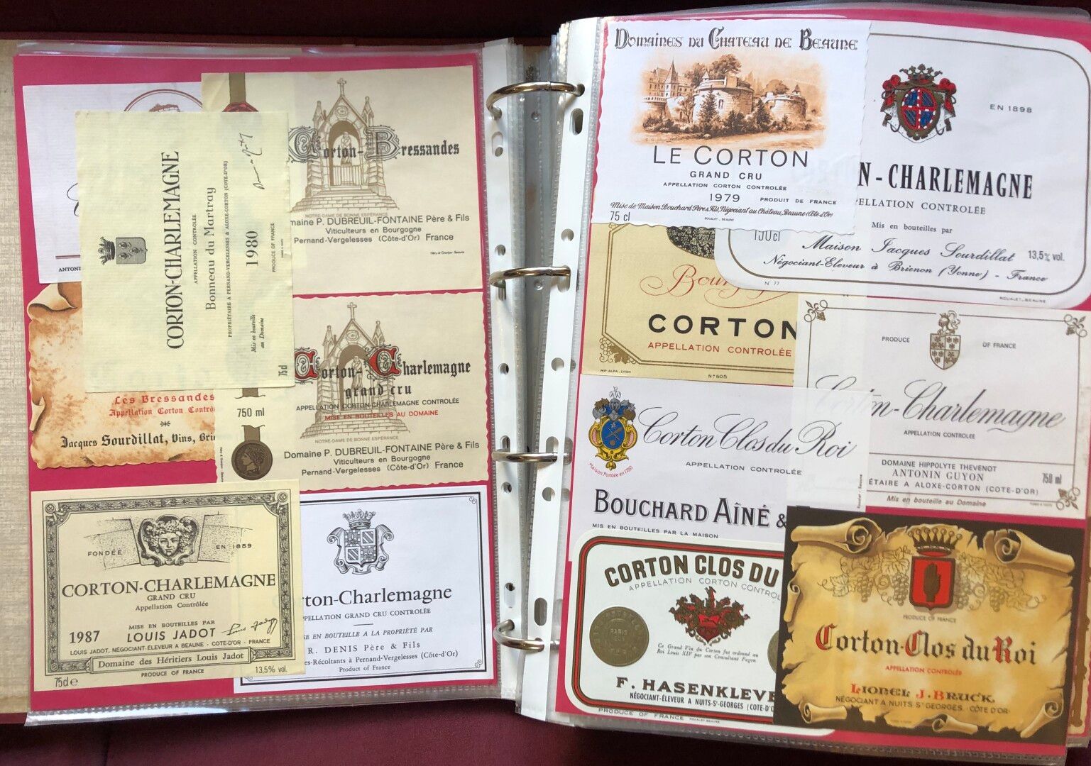 Null 3 albums d'environ 2500/3000 étiquettes de vin de Côte de Beaune, Beaujolai&hellip;