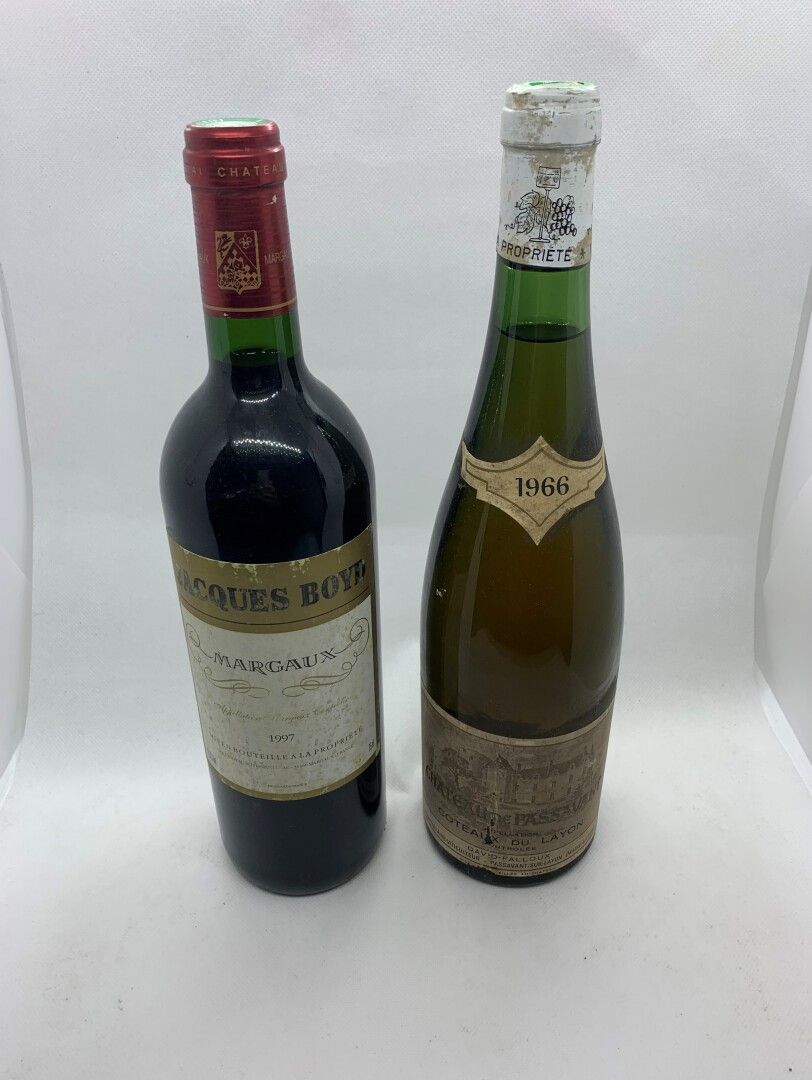 Null 1 bouteille de COTEAUX DU LAYON 1966 du Château de Passavant, légèrement ba&hellip;