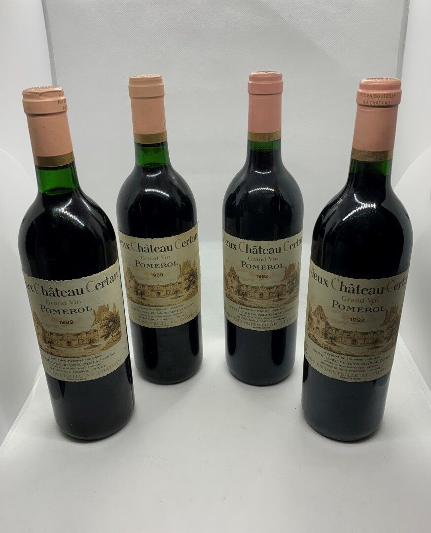 Null 4 bouteilles de Château VIEUX CHÂTEAU CERTAN Pomerol, 2 de 1992, capsules t&hellip;