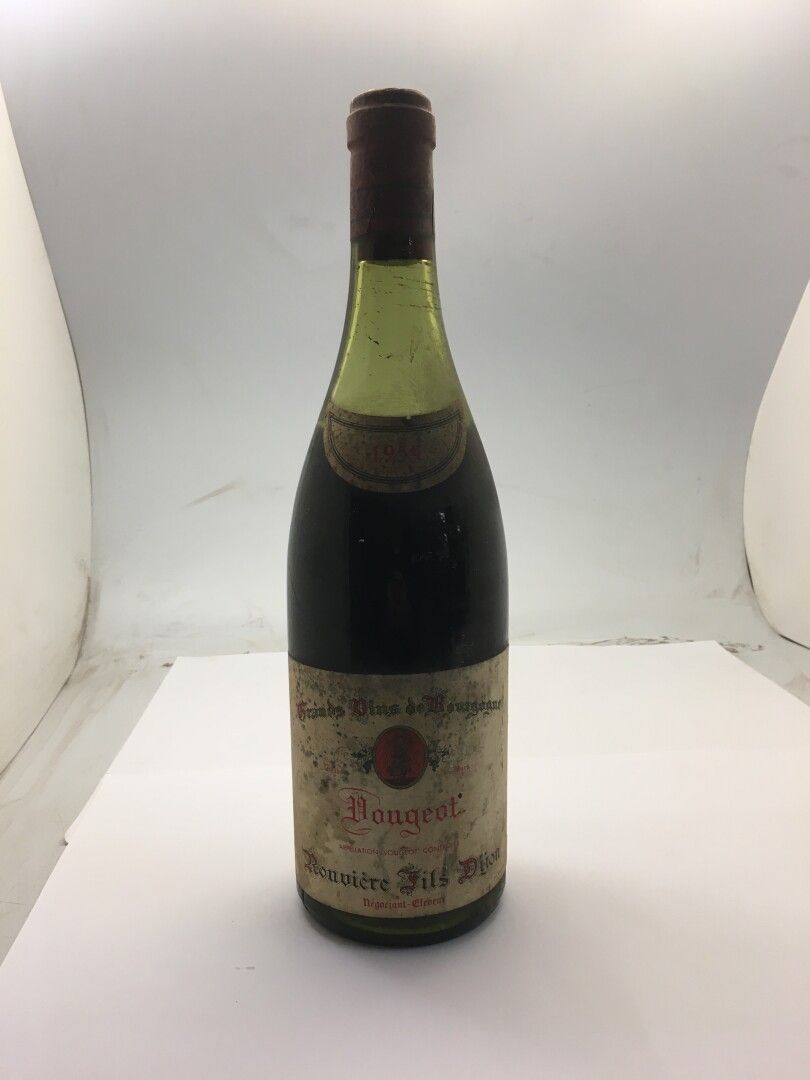 Null 
1 bouteille de VOUGEOT 1959 de Rouvière Père et Fils, très basse épaule, é&hellip;