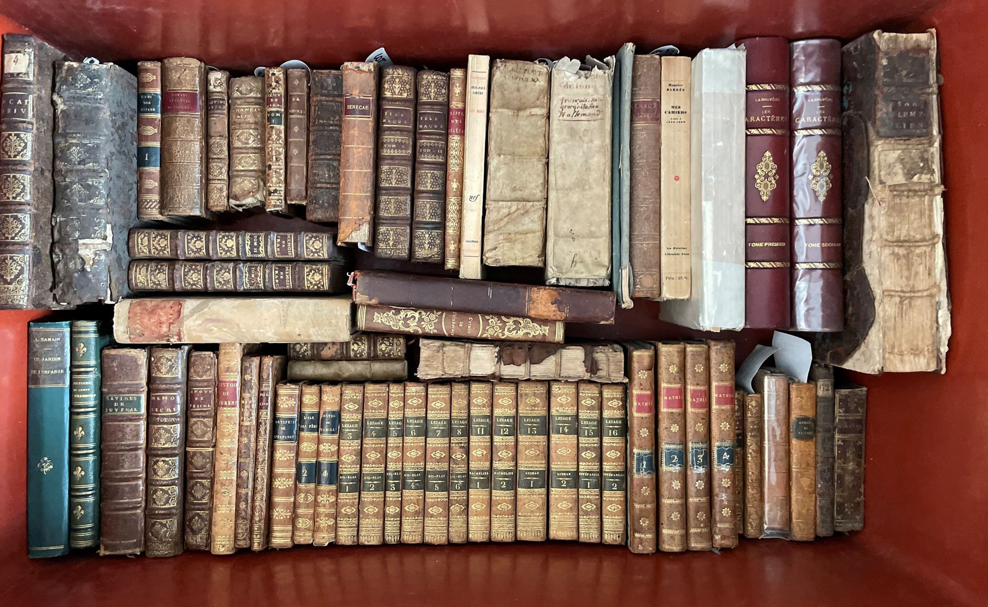 Null 
Caja de libros encuadernados de los siglos XVIII y XIX