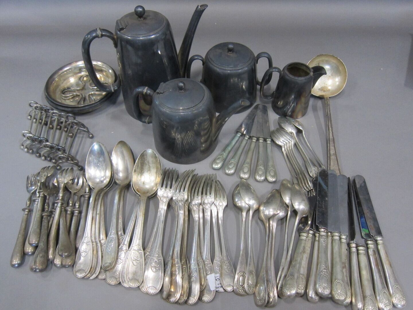 Null 
English silver plated tea/coffee set



Lot of silver plated cutlery