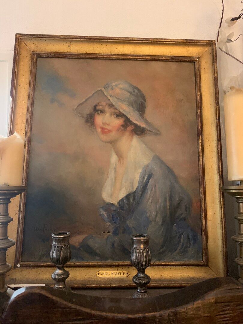 Null 阿贝尔-费弗尔(1867-1945)

戴着帽子的年轻女人

布面油画，左下方有签名。

(孔)。