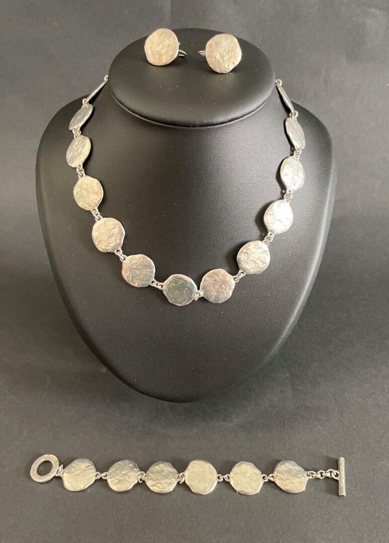 Null OSLO

Set in argento placcato con pastiglie, comprendente una collana, un b&hellip;