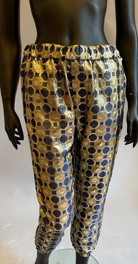 Null MARNI

Pantalón de pierna ancha de lurex azul marino y dorado con cintura e&hellip;