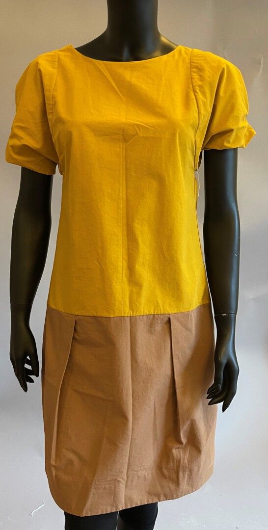 Null 丸子

黄色和米色的双色棉和尼龙连衣裙。

尺寸40左右。

状况良好。