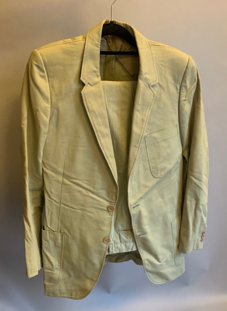 Null SAINT-LAURENT Rive Gauche for Men 约1970年。

浅绿色人字形羊毛套装，包括带凹槽领的外套和直筒裤。

尺寸50，&hellip;