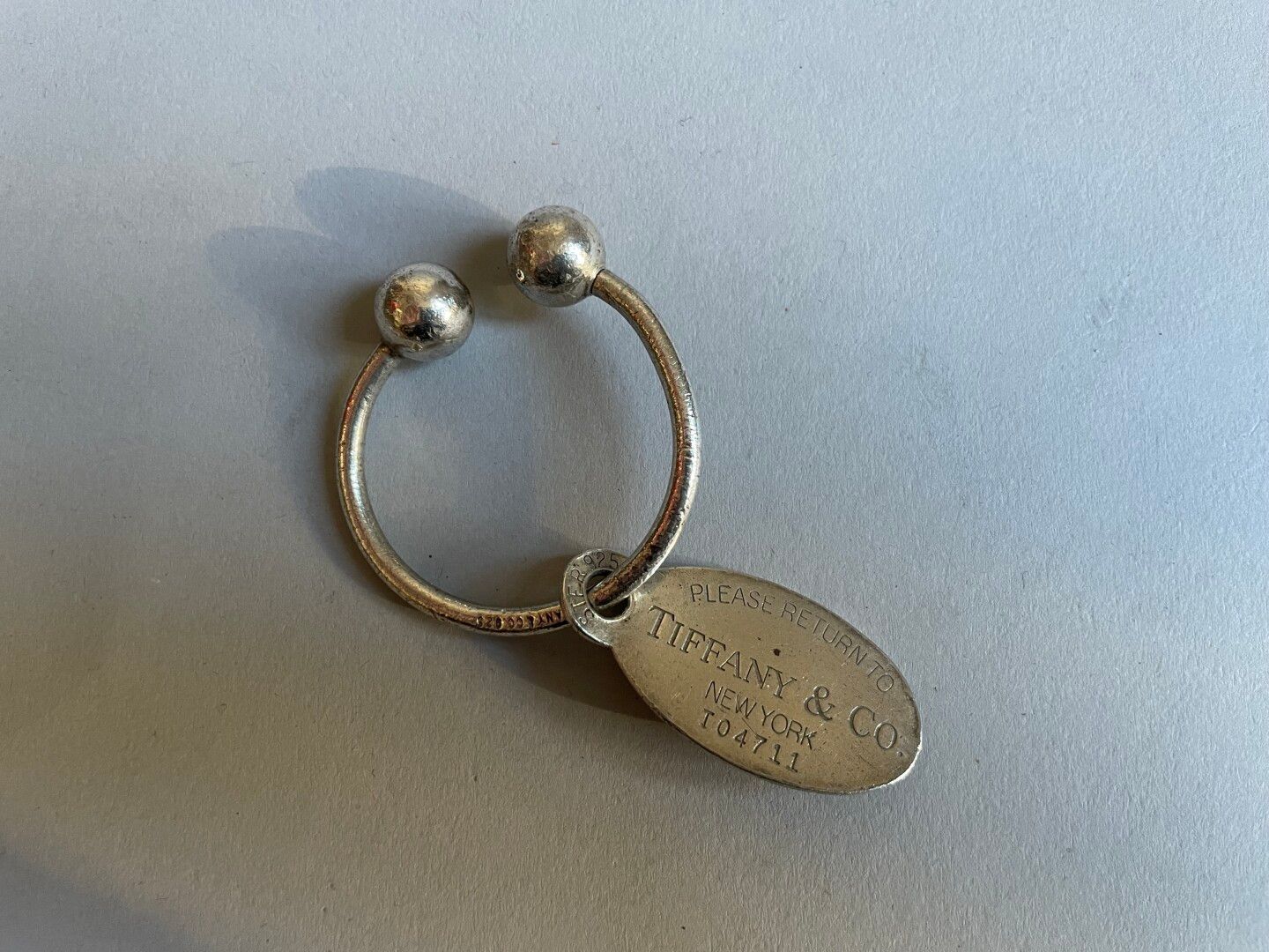 Null TIFFANY &CO

Schlüsselanhänger aus Silber 925 Tausendstel. 

Gewicht: 21,95&hellip;