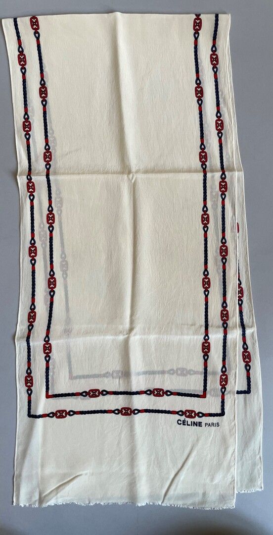 Null CELINE 巴黎

未漂白的丝绸围巾，有绳索图案和蓝红首字母图案

26 x 118 cm 约。