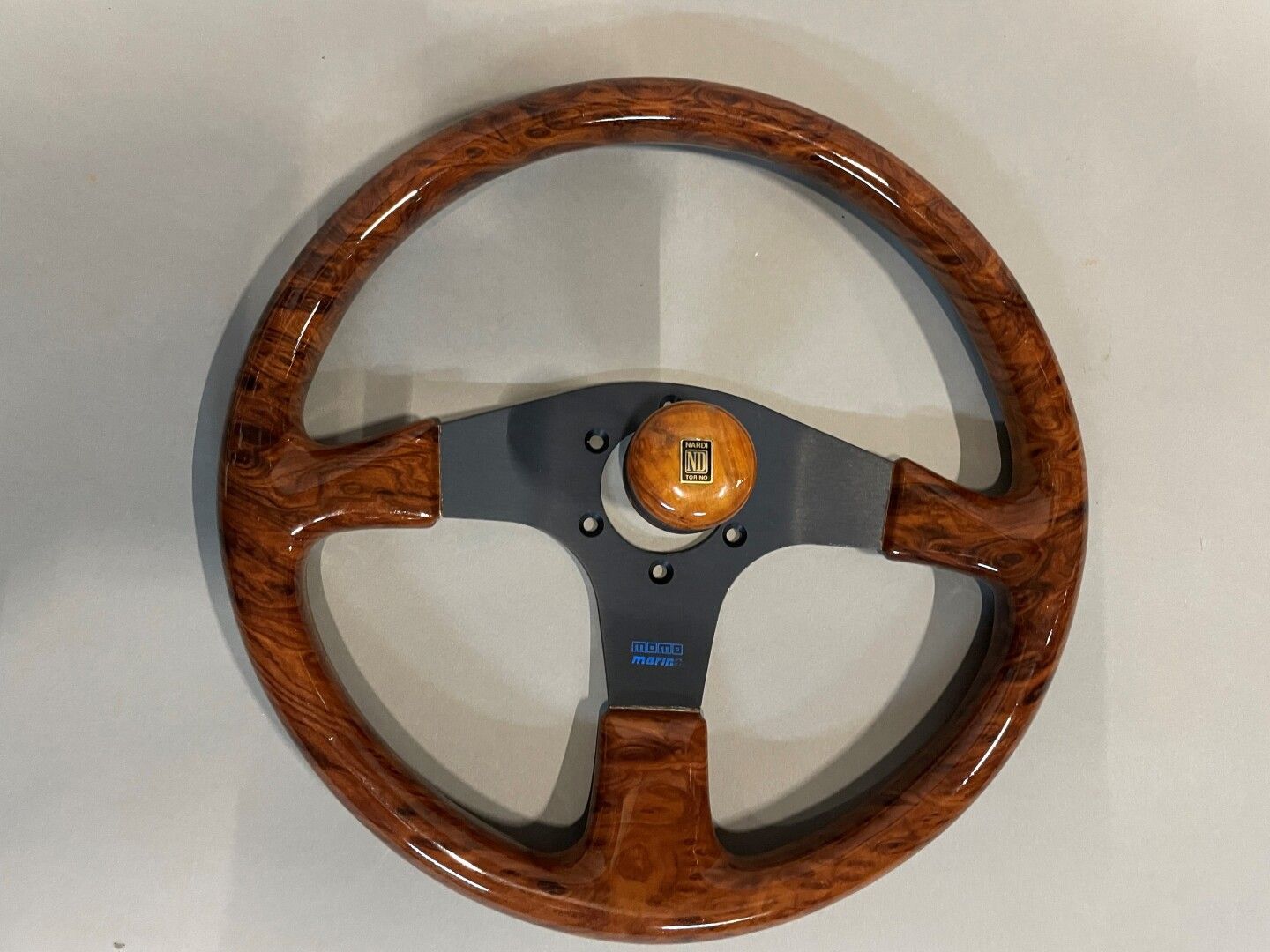NARDI Torino, Varnished wood steering wheel with three b… | Drouot.com