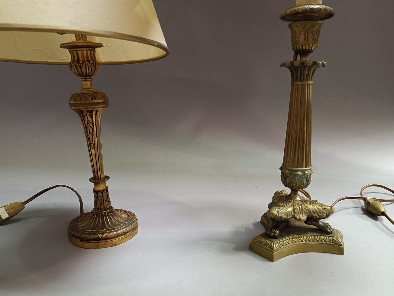 Null Deux pieds de lampe en bronze doré. 

Style Louis XVI.