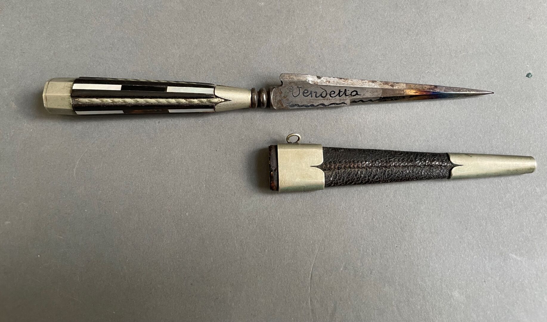 Null Korsisches Messer: Griff aus Noici-Holz mit Perlmutteinlagen, Zwinge, Knauf&hellip;