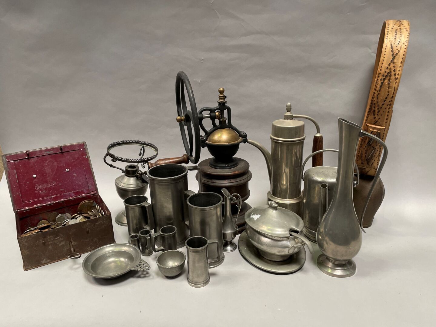 Null Lot of pewter: measures, pourer, lamp, sauceboat etc, box of old pieces.