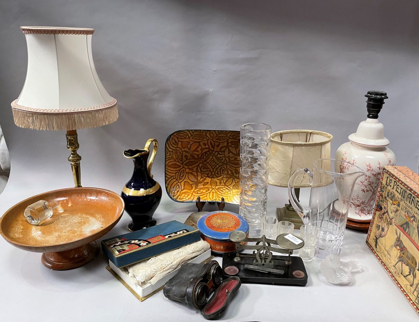 Null Lot of various trinkets: lamp bases, binoculars, vases, jugs, games etc