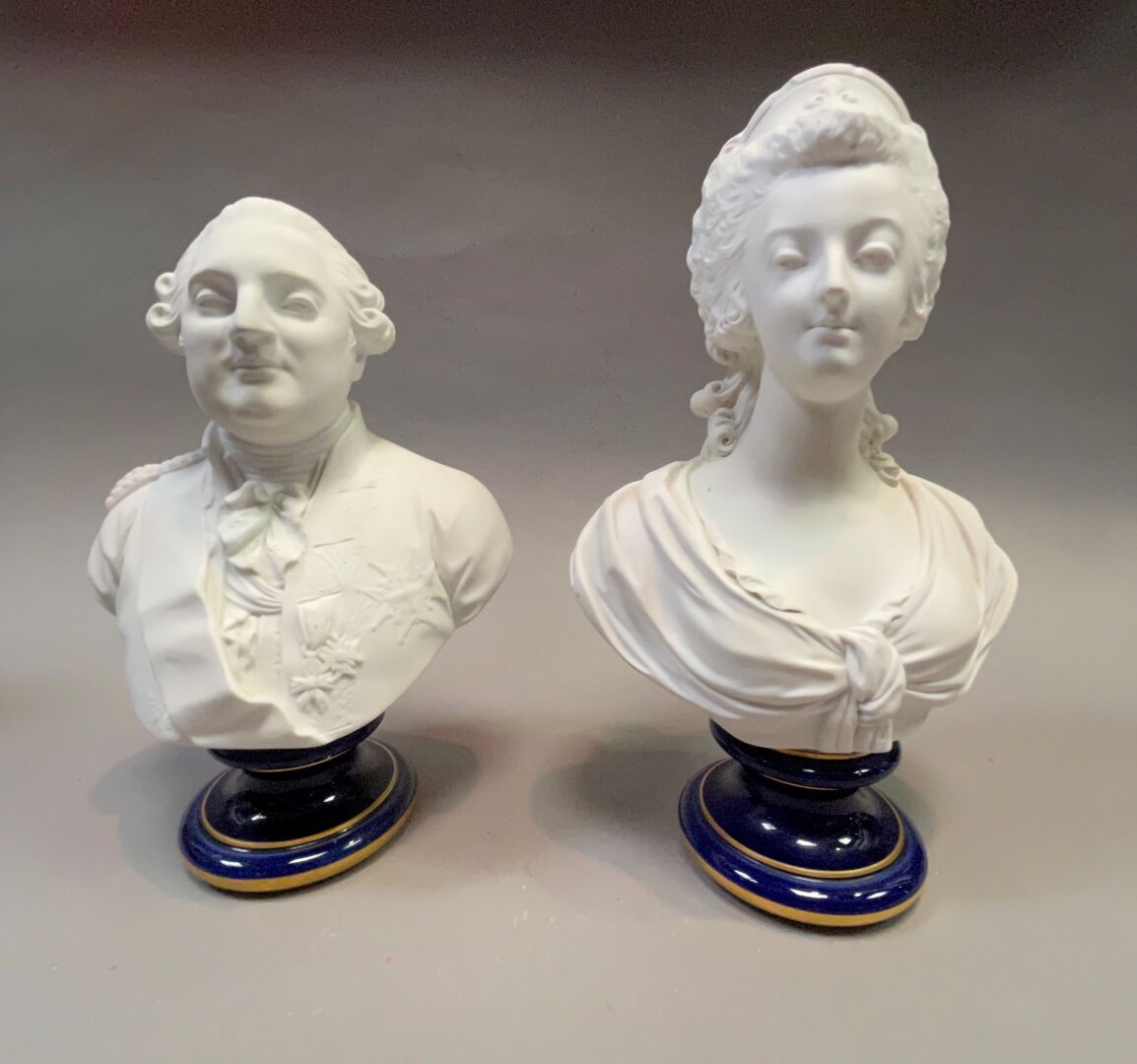Null Luigi XVI e Maria Antonietta 

In porcellana biscuit, base su piedistallo s&hellip;