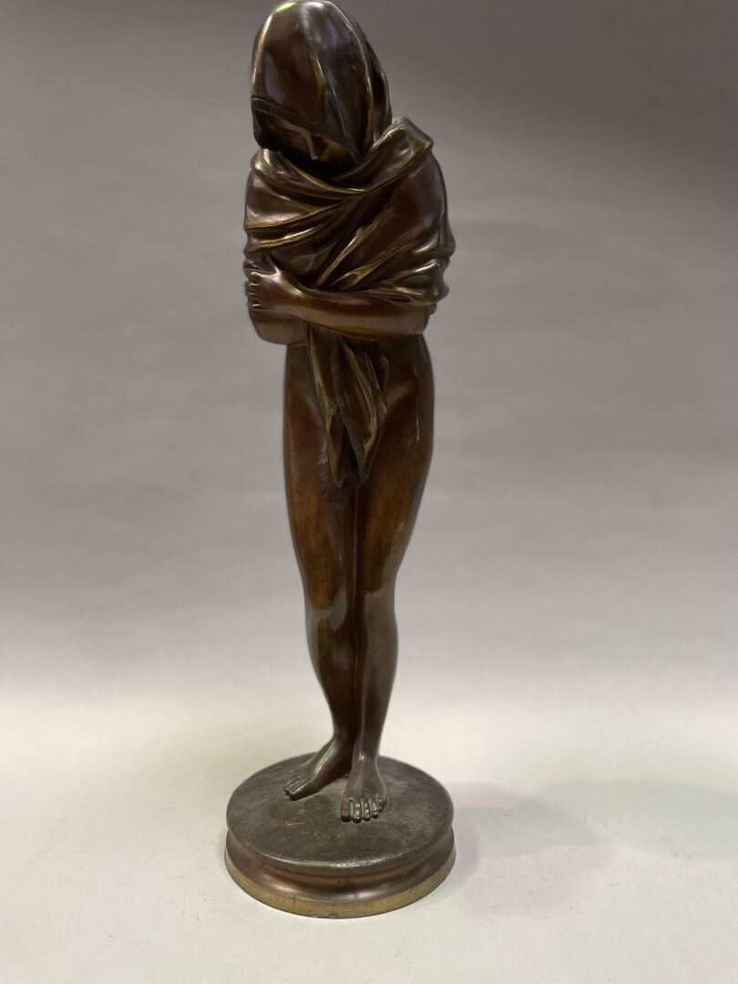 Null 在让-安托万-胡顿（1741-1828）之后

冷酷的女人

带有金色铜锈的青铜证明。

无符号。

高：48厘米。

磨损的铜锈。