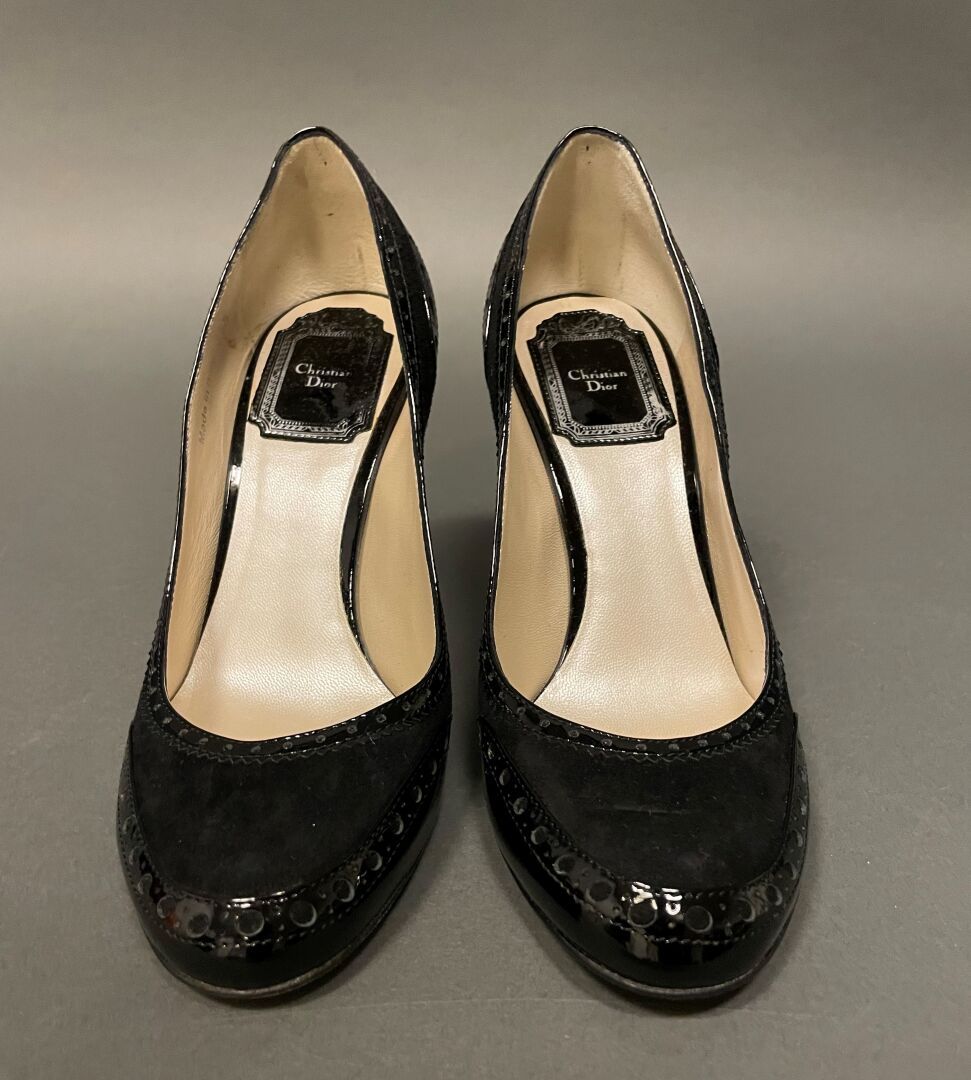 Null Christian DIOR
Pair of pumps in suede and black patent leather, 
size 35,5