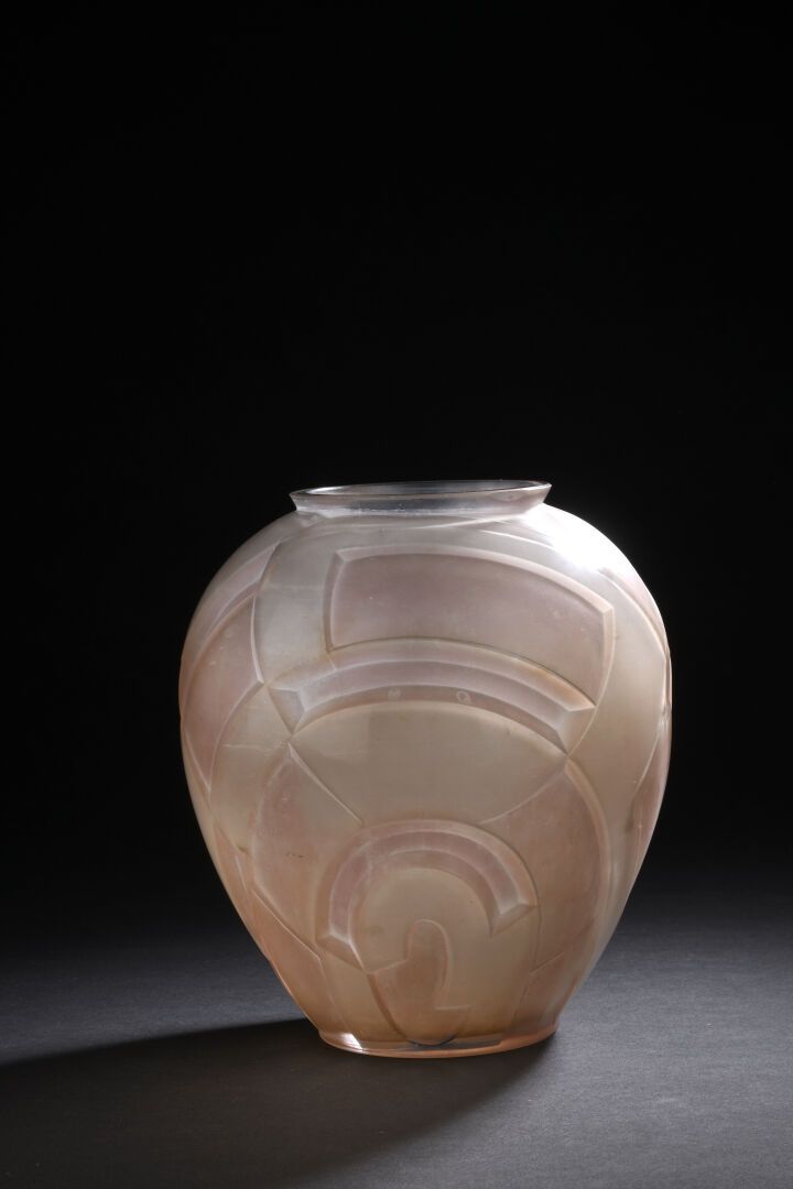 Null André HUNEBELLE (1896-1985)
Vase Oblique. Épreuve en verre moulé pressé
pat&hellip;