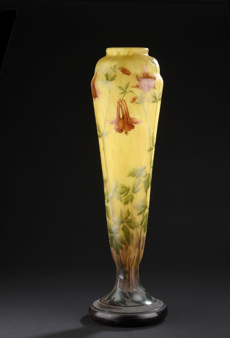 Null DAUM - NANCY 
Important baluster vase on a pedestal with a slightly stepped&hellip;