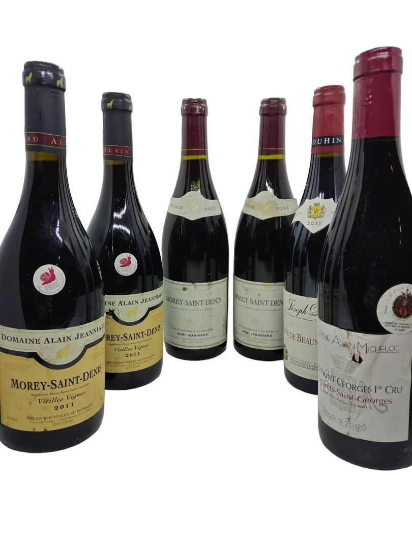 Null 9 bottiglie di cui:
- 2 MOREY-SAINT-DENIS Vieilles Vignes 2011 del Domaine &hellip;