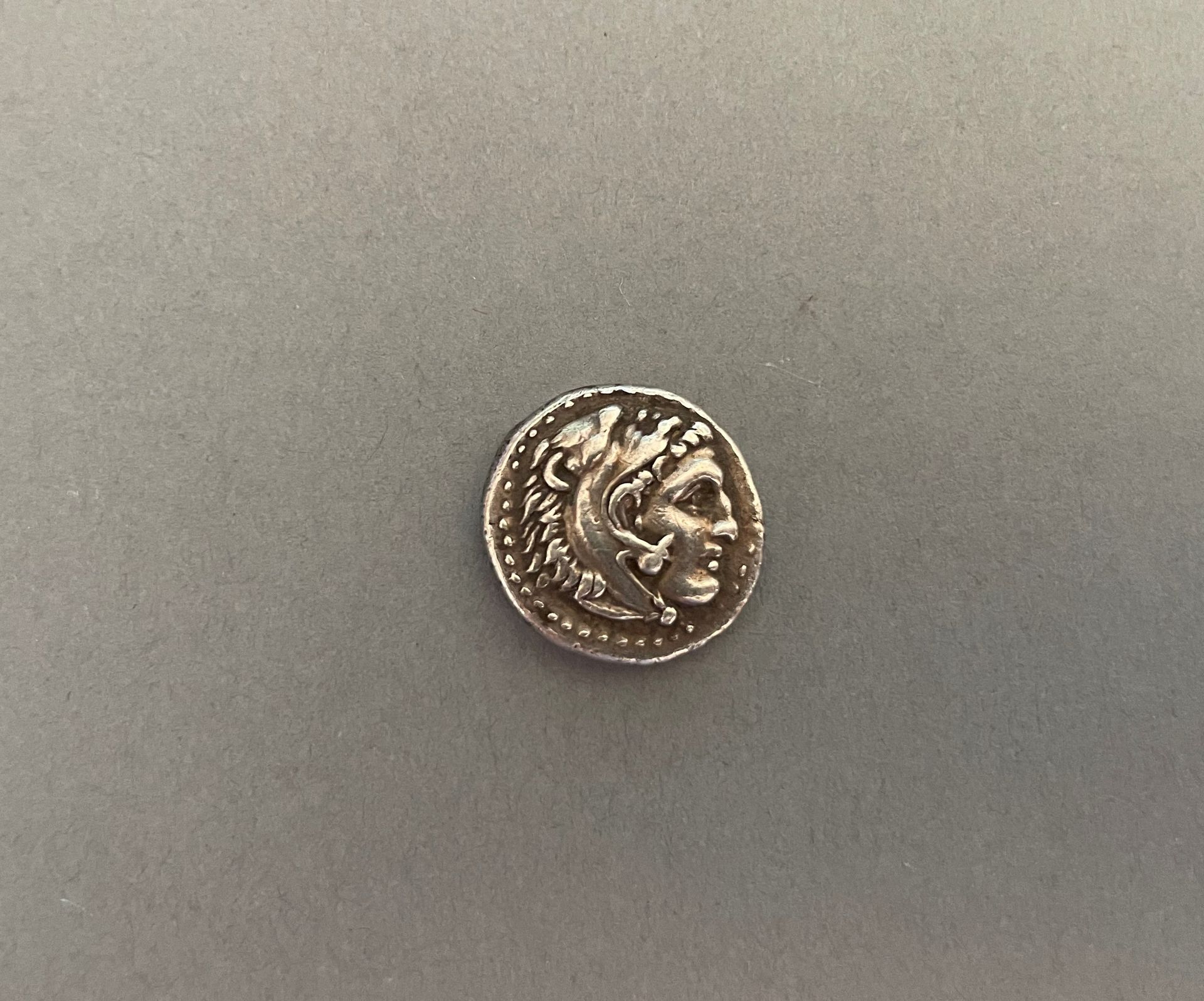 Null 马其顿 - 亚历山大三世大帝。
在萨尔迪斯铸造的德拉克马（4.23克-价格2576）。
带有Bourgey的标签。
极好的