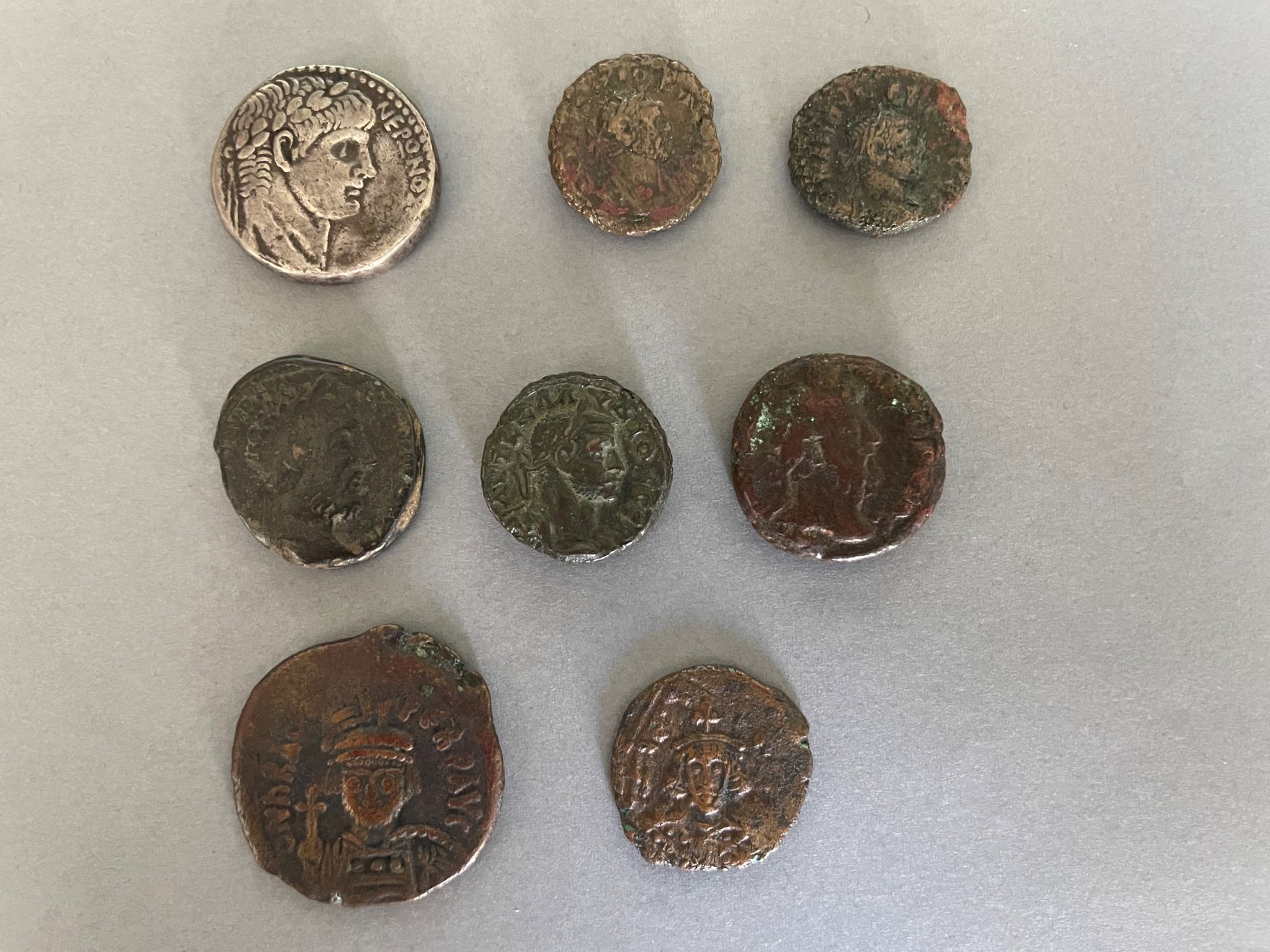 Null Östliches Römisches Reich.
6 Kolonialmünzen, darunter eine Tetradrachme von&hellip;