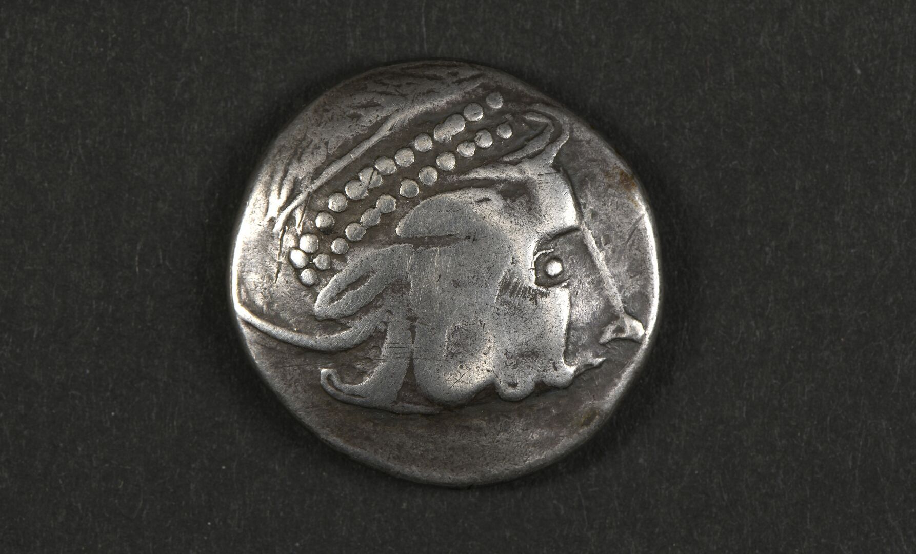 Null 达契亚。
无下巴型的四克拉硬币（14,89克 - LT.9618）。
有Bourgey的标签。
TTB