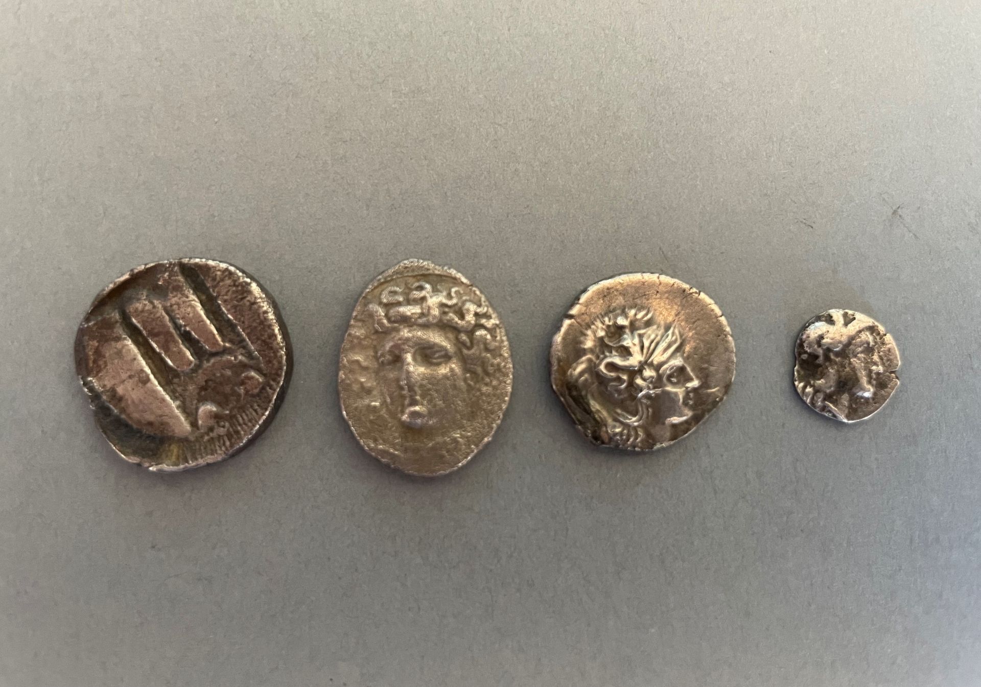 Null 意大利和希腊-克罗托内、塔兰托和拉里萨。
该拍品由4个银质分币组成（SNG Delepierre 454, 251, SNG Copenhagen 1&hellip;