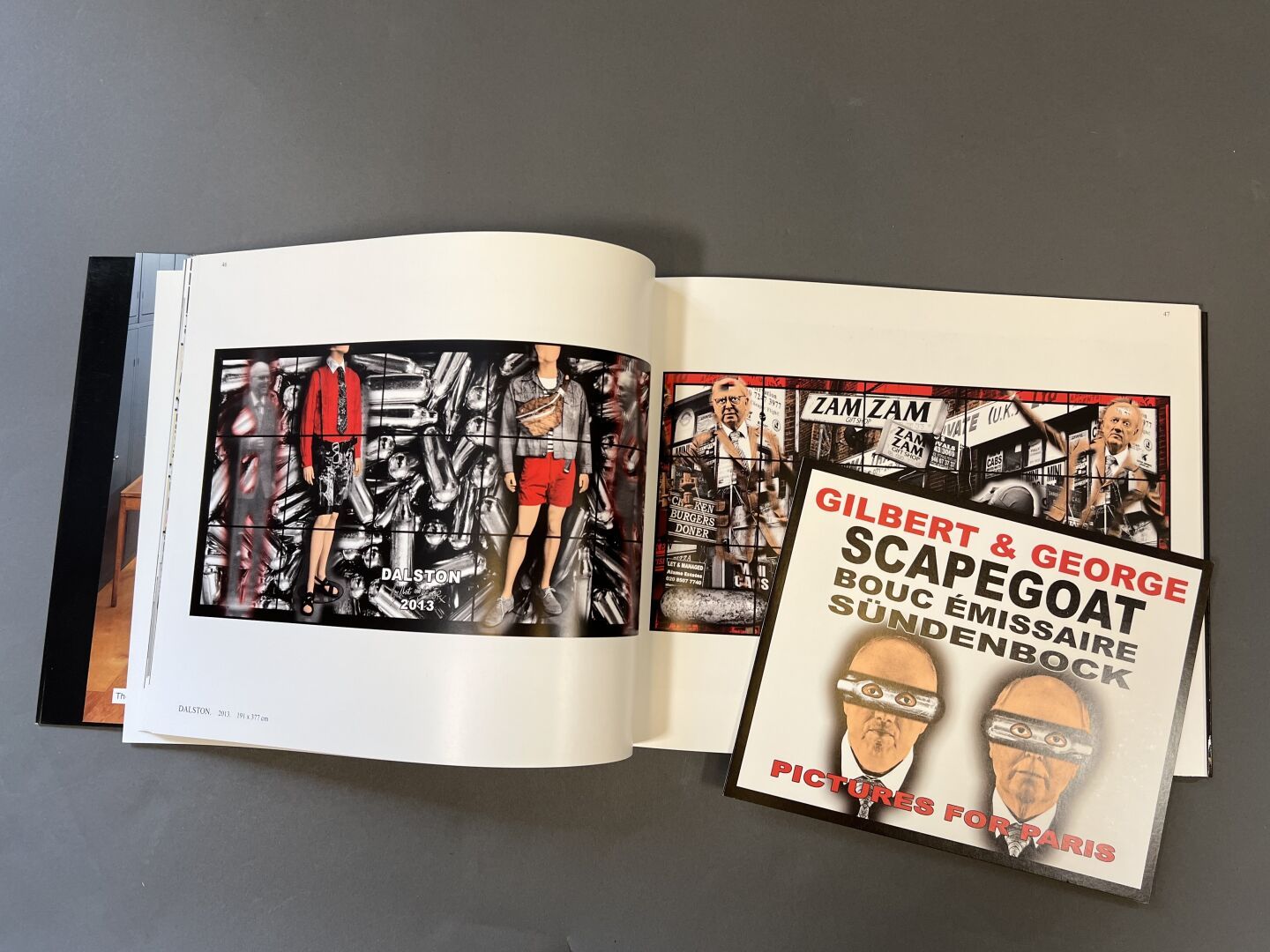 Null GILBERT & GEORGE
4 signed exhibition catalogs: 
- Major Exhibition. London,&hellip;